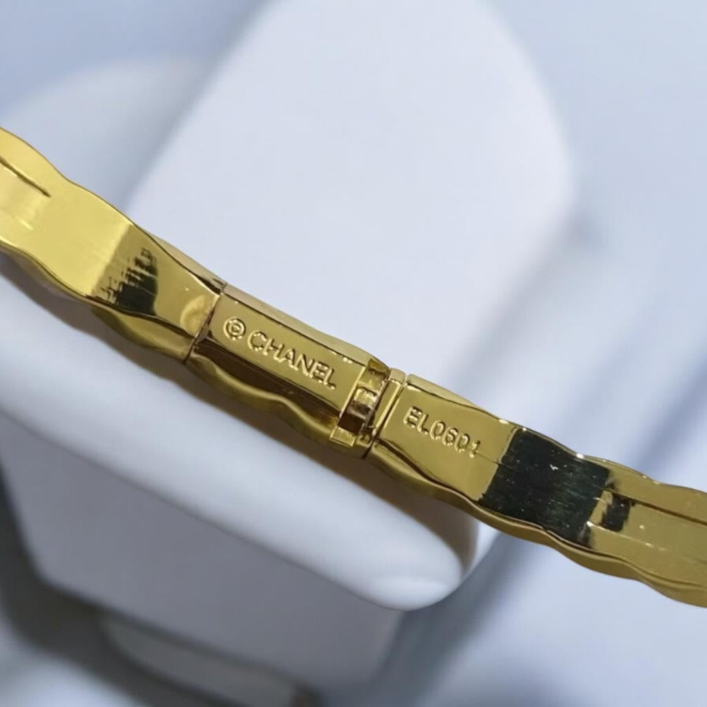 Quilted Pattern Gold Bangle