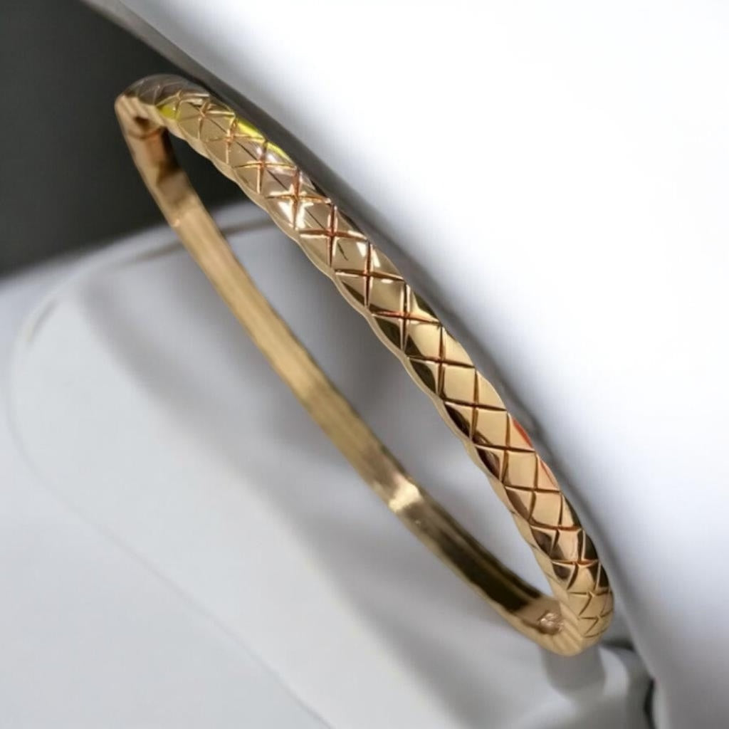Quilted Pattern Gold Bangle