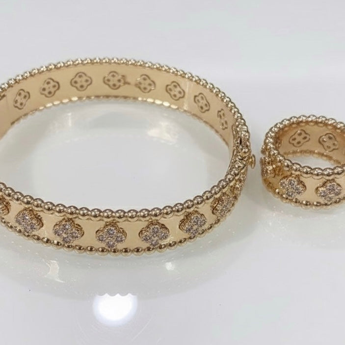 Clover Bangle Wide Size